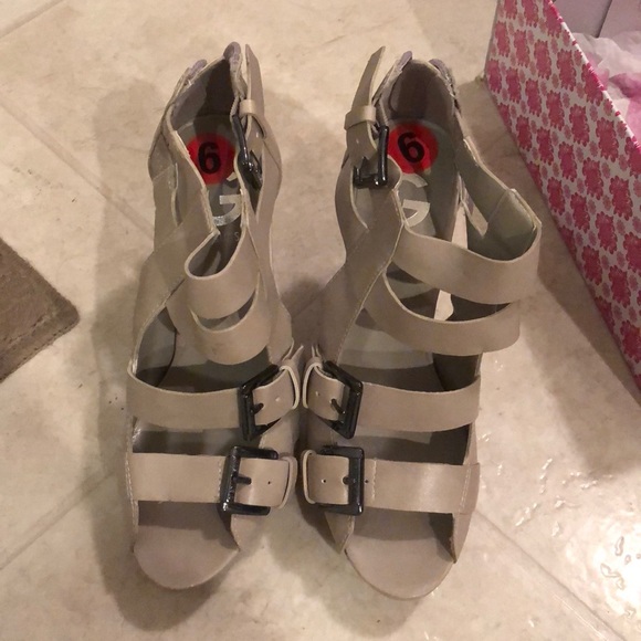 Heels - Picture 1 of 3